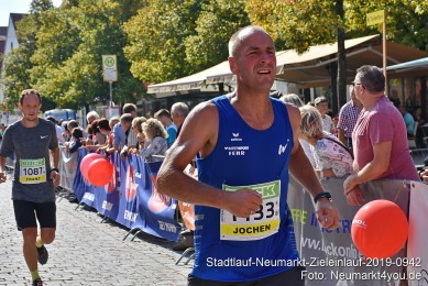 Stadtlauf-Neumarkt-Zieleinlauf-2019-0942