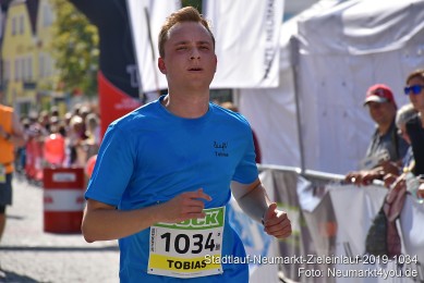Stadtlauf-Neumarkt-Zieleinlauf-2019-1034