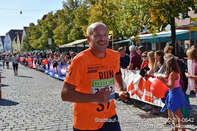 Stadtlauf-Neumarkt-Zieleinlauf-2019-0642