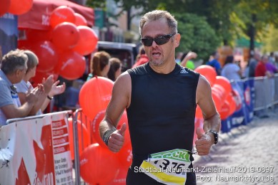 Stadtlauf-Neumarkt-Zieleinlauf-2019-0897
