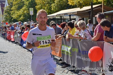 Stadtlauf-Neumarkt-Zieleinlauf-2019-0932
