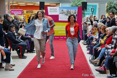 Modenschau-Fruehjahr-2023-NeuerMarkt-0009