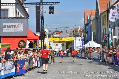 Stadtlauf-Neumarkt-Zieleinlauf-2019-0786