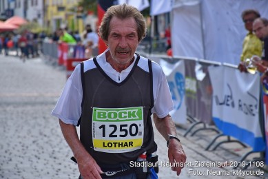 Stadtlauf-Neumarkt-Zieleinlauf-2019-1108