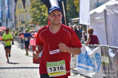 Stadtlauf-Neumarkt-Zieleinlauf-2019-0991