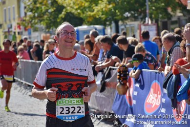 Stadtlauf-Neumarkt-Zieleinlauf-2019-0795