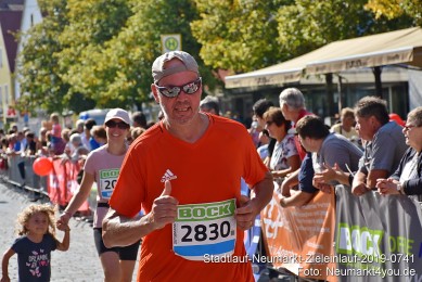 Stadtlauf-Neumarkt-Zieleinlauf-2019-0741