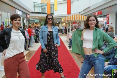Modenschau-Neuer-Markt-Nacht-der-Sinne-2022-0039