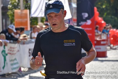 Stadtlauf-Neumarkt-Zieleinlauf-2019-0978