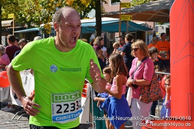 Stadtlauf-Neumarkt-Zieleinlauf-2019-0619