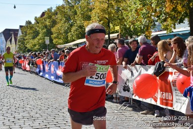 Stadtlauf-Neumarkt-Zieleinlauf-2019-0681
