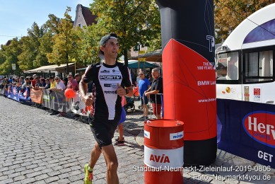 Stadtlauf-Neumarkt-Zieleinlauf-2019-0806