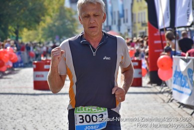 Stadtlauf-Neumarkt-Zieleinlauf-2019-0808