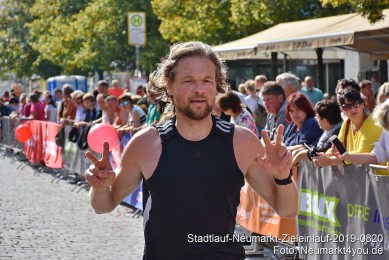 Stadtlauf-Neumarkt-Zieleinlauf-2019-0820
