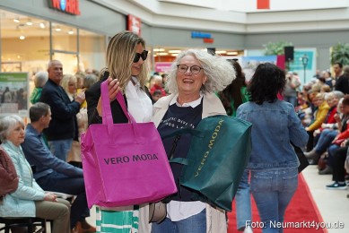 Modenschau-Fruehjahr-2023-NeuerMarkt-0092