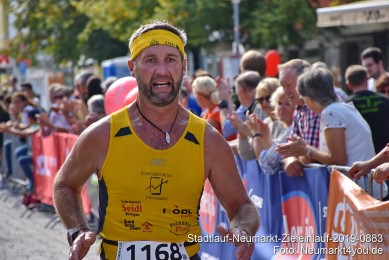 Stadtlauf-Neumarkt-Zieleinlauf-2019-0883