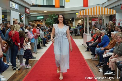 Modenschau-Neuer-Markt-Nacht-der-Sinne-2022-0064