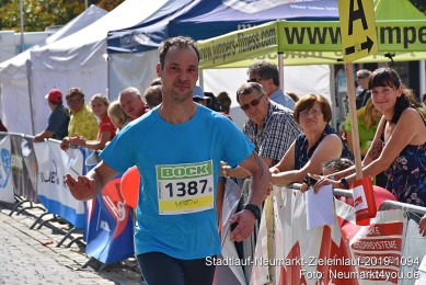 Stadtlauf-Neumarkt-Zieleinlauf-2019-1094