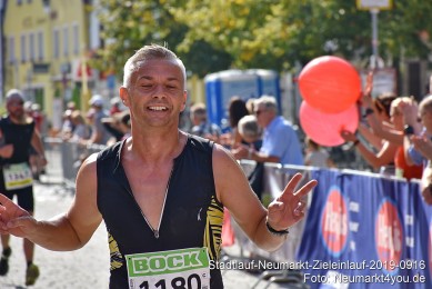 Stadtlauf-Neumarkt-Zieleinlauf-2019-0916