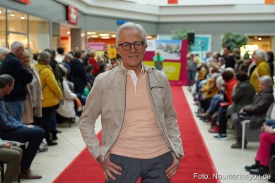 Modenschau-Fruehjahr-2023-NeuerMarkt-0097
