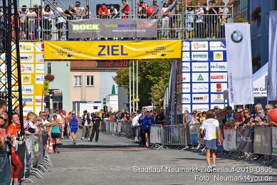 Stadtlauf-Neumarkt-Zieleinlauf-2019-0805