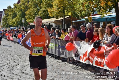 Stadtlauf-Neumarkt-Zieleinlauf-2019-0718