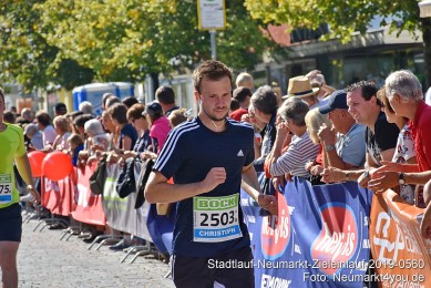 Stadtlauf-Neumarkt-Zieleinlauf-2019-0560