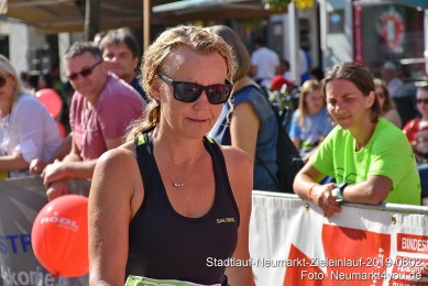 Stadtlauf-Neumarkt-Zieleinlauf-2019-0802