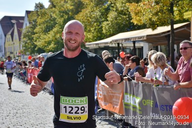 Stadtlauf-Neumarkt-Zieleinlauf-2019-0934