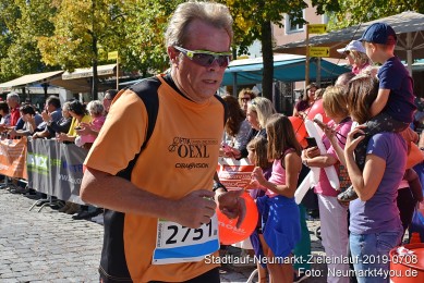 Stadtlauf-Neumarkt-Zieleinlauf-2019-0708