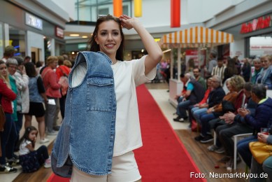Modenschau-Neuer-Markt-Nacht-der-Sinne-2022-0037