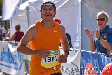 Stadtlauf-Neumarkt-Zieleinlauf-2019-1048
