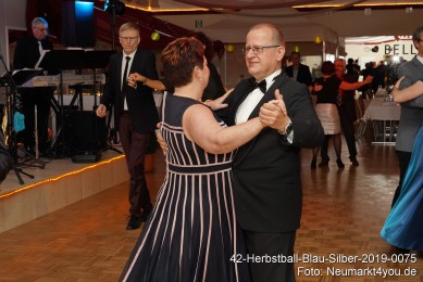 42-Herbstball-Blau-Silber-2019-0075
