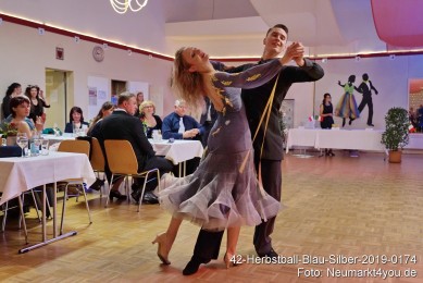 42-Herbstball-Blau-Silber-2019-0174
