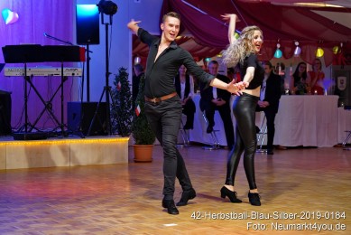 42-Herbstball-Blau-Silber-2019-0184