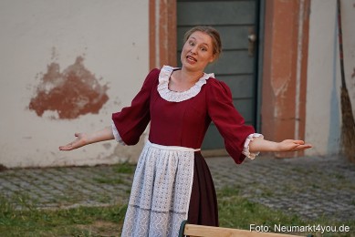 Die-eingebildete-Kranke-Schloss-Spiele-Neumarkt-2025-0017