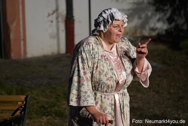 Die-eingebildete-Kranke-Schloss-Spiele-Neumarkt-2025-0057