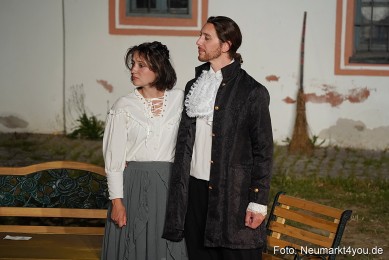 Die-eingebildete-Kranke-Schloss-Spiele-Neumarkt-2025-0073