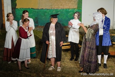 Die-eingebildete-Kranke-Schloss-Spiele-Neumarkt-2025-0076
