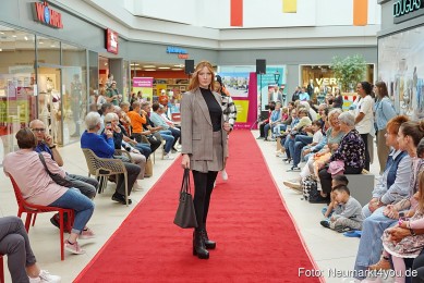Herbst-Modenschau-Neuer-Markt-2023-0002