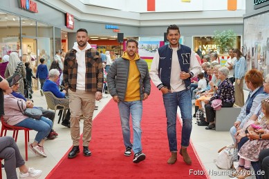 Herbst-Modenschau-Neuer-Markt-2023-0050