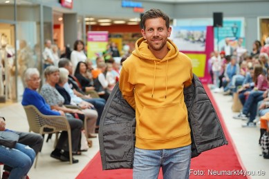 Herbst-Modenschau-Neuer-Markt-2023-0054