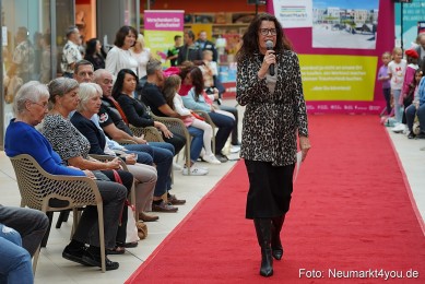 Herbst-Modenschau-Neuer-Markt-2023-0055