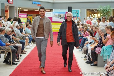 Herbst-Modenschau-Neuer-Markt-2023-0075