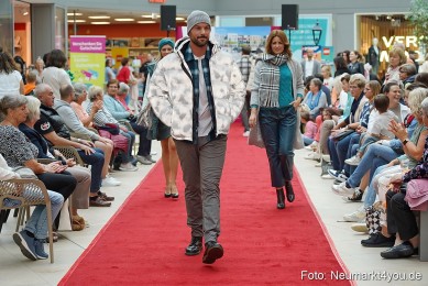 Herbst-Modenschau-Neuer-Markt-2023-0137