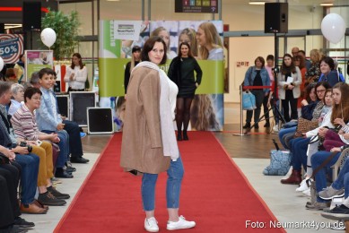 Herbstmodenschau-NeuerMarkt-2019-0127