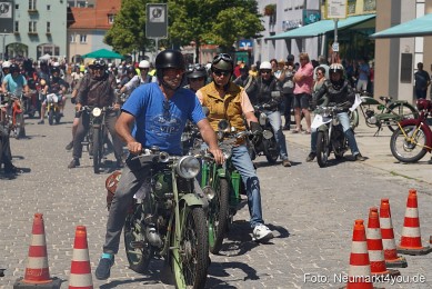 Oldtimertreffen-Neumarkt-Start-der-Ausfahrt-2023-0003