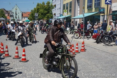 Oldtimertreffen-Neumarkt-Start-der-Ausfahrt-2023-0005