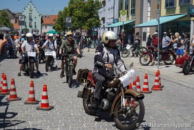 Oldtimertreffen-Neumarkt-Start-der-Ausfahrt-2023-0006