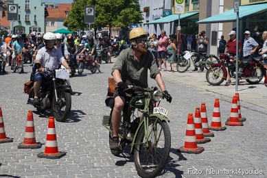 Oldtimertreffen-Neumarkt-Start-der-Ausfahrt-2023-0007